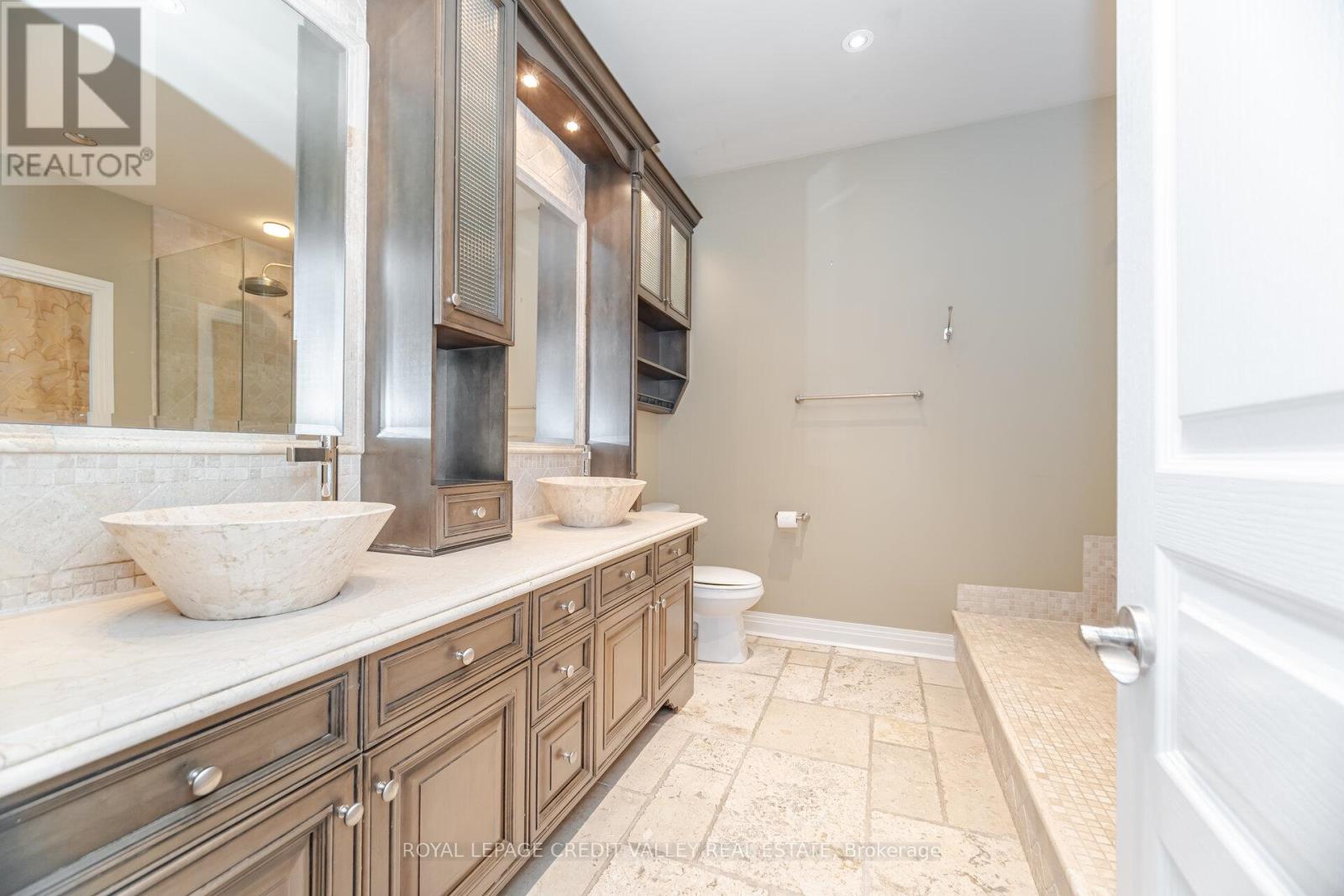 2 Huntingwood Court, Vaughan, Ontario L4H 1A7 - Photo 18 - N12571442