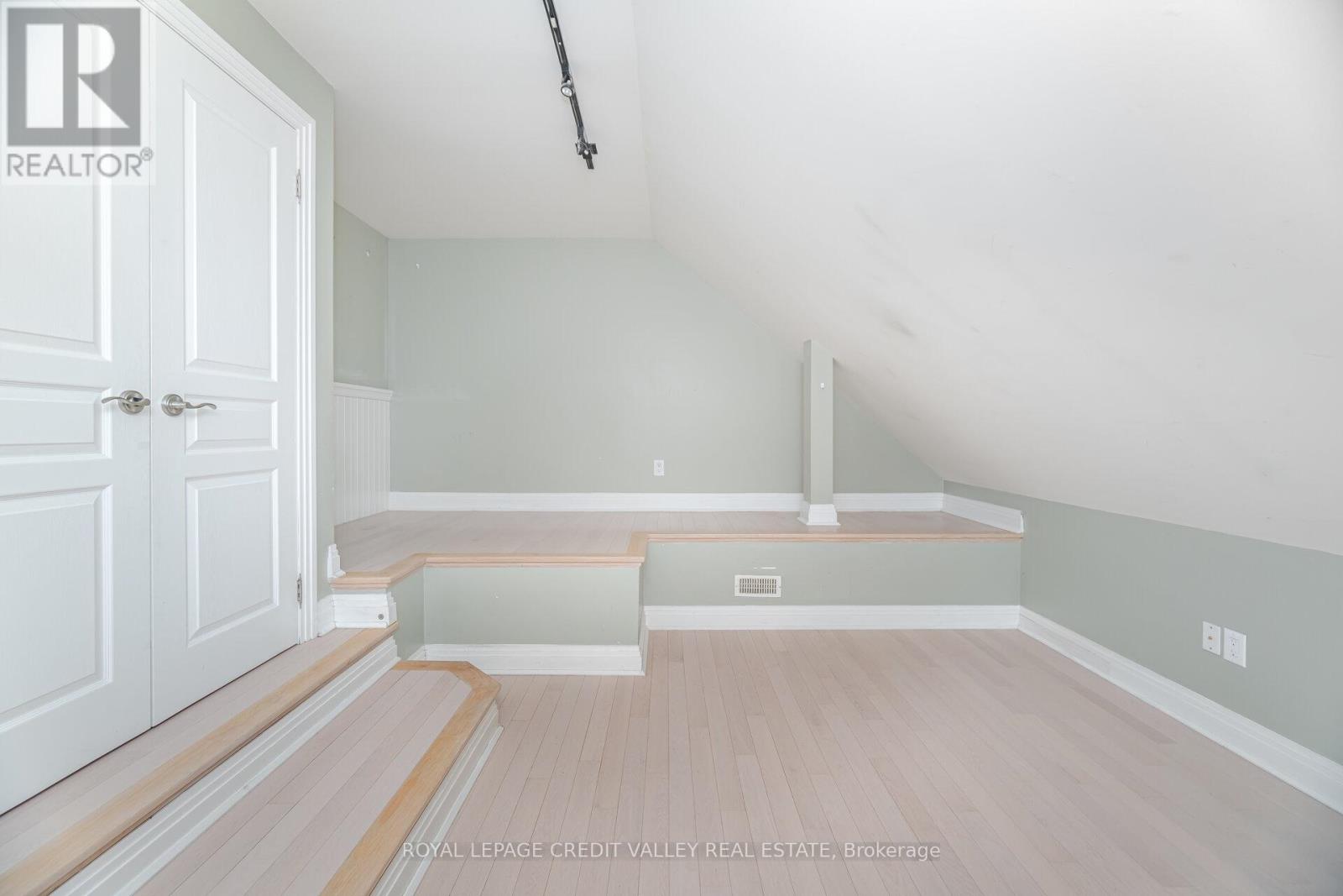 2 Huntingwood Court, Vaughan, Ontario L4H 1A7 - Photo 29 - N12571442