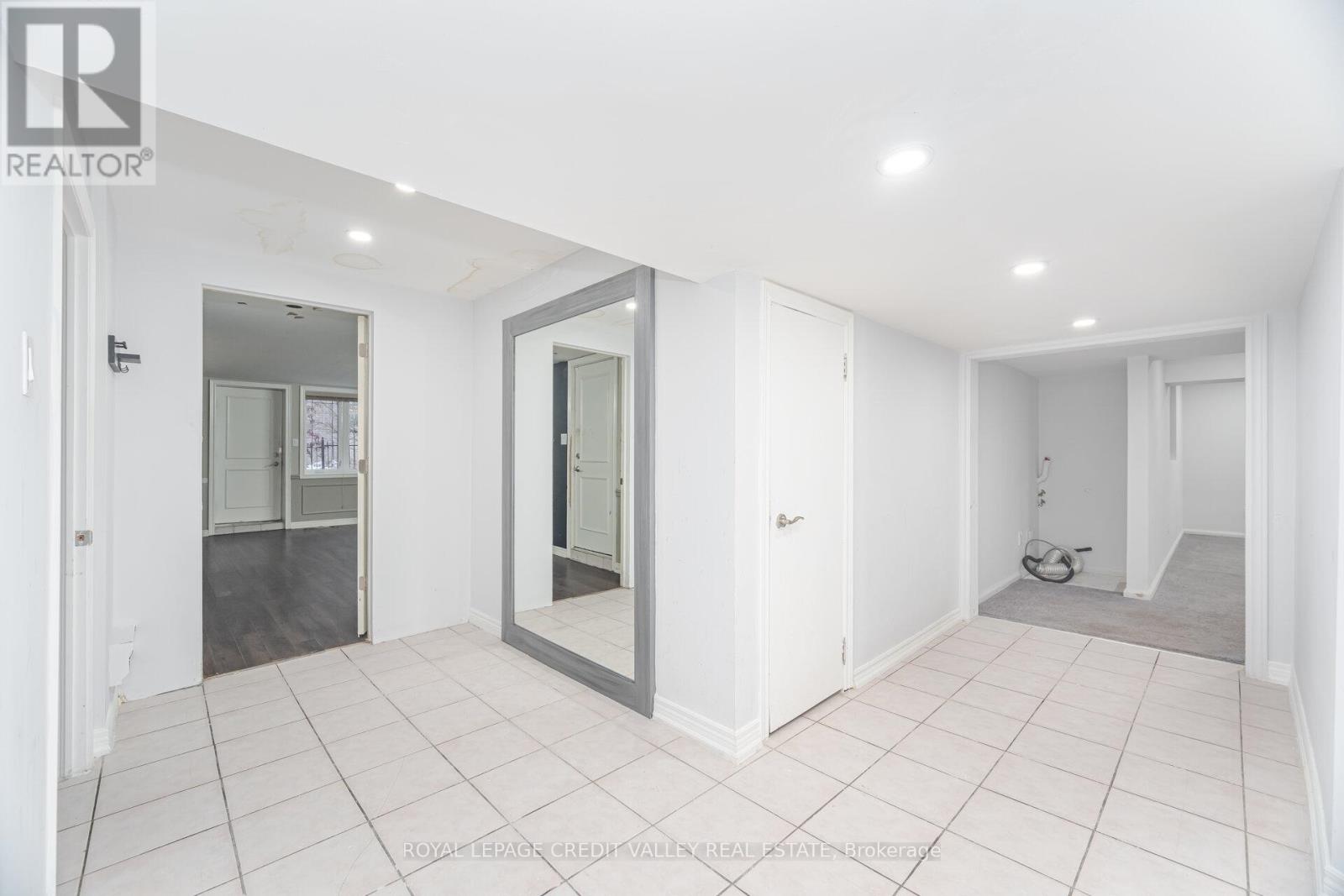 2 Huntingwood Court, Vaughan, Ontario L4H 1A7 - Photo 39 - N12571442