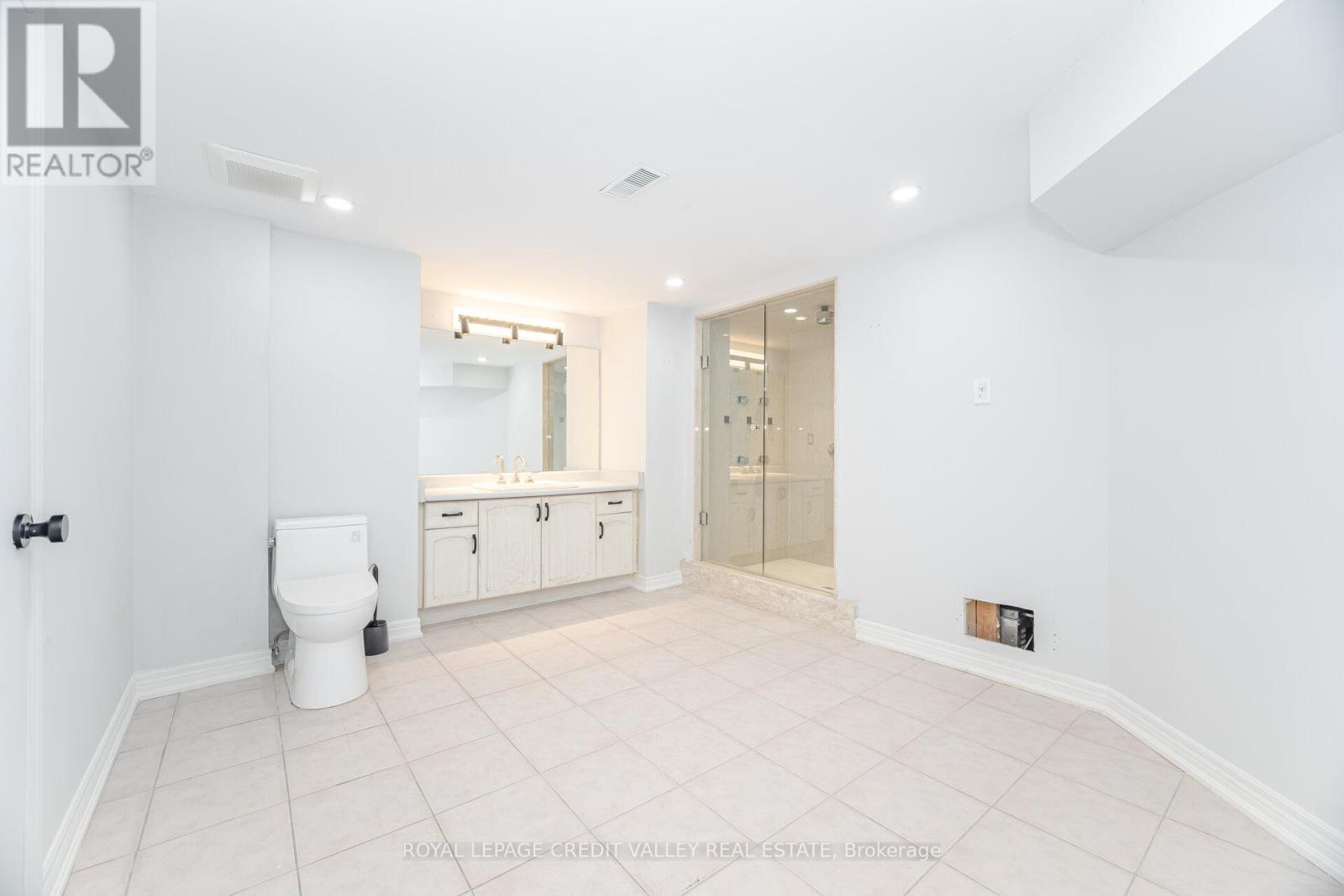 2 Huntingwood Court, Vaughan, Ontario L4H 1A7 - Photo 43 - N12571442