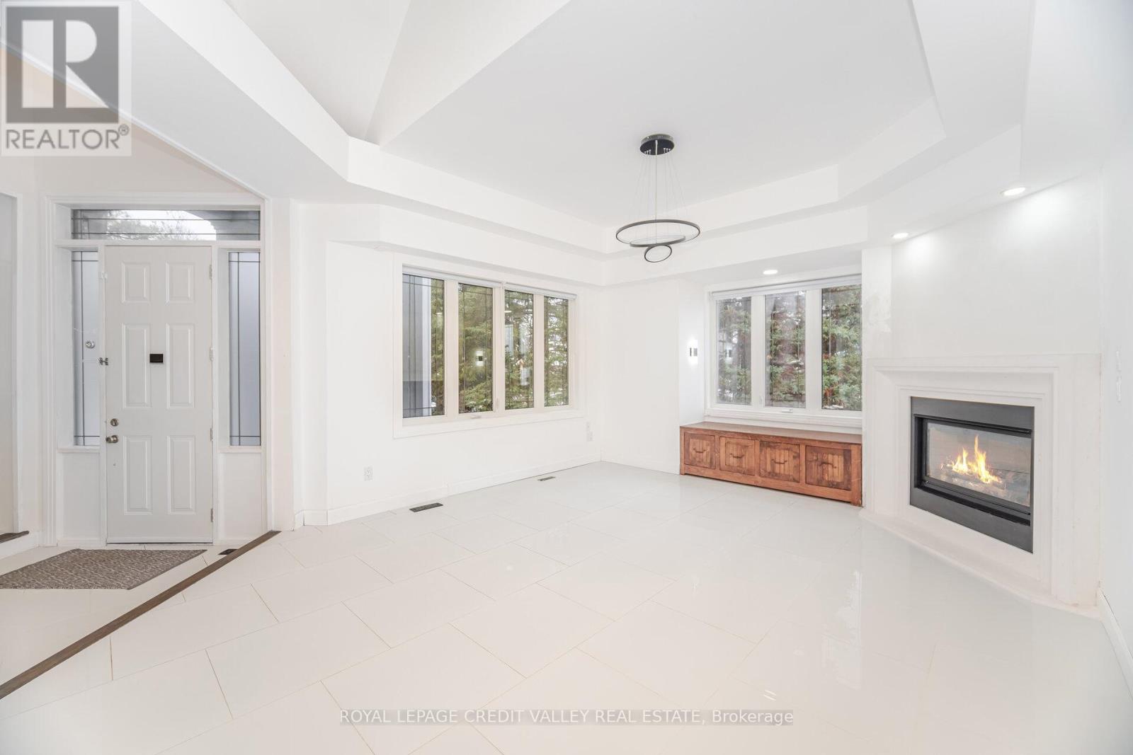 2 Huntingwood Court, Vaughan, Ontario L4H 1A7 - Photo 6 - N12571442