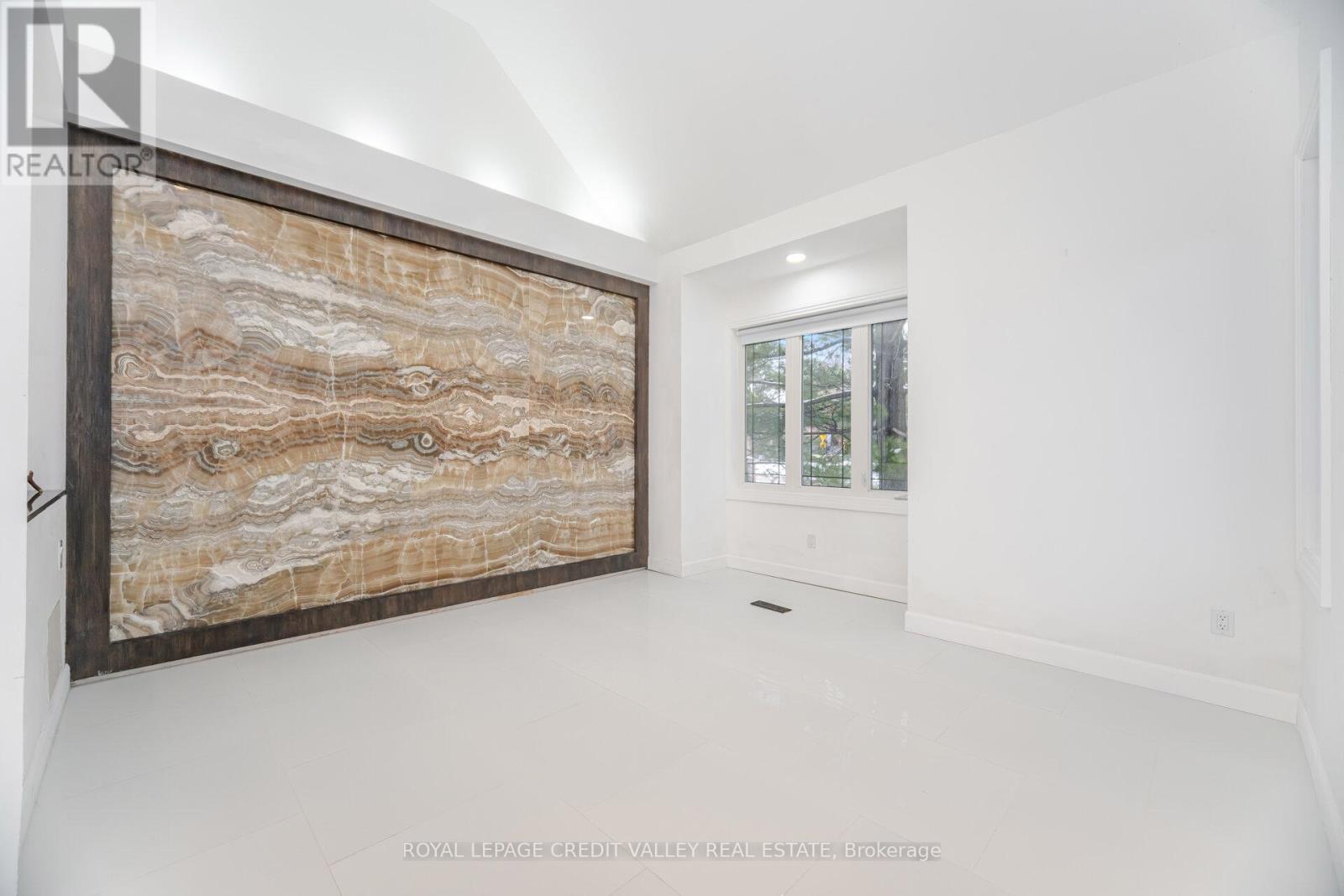 2 Huntingwood Court, Vaughan, Ontario L4H 1A7 - Photo 7 - N12571442