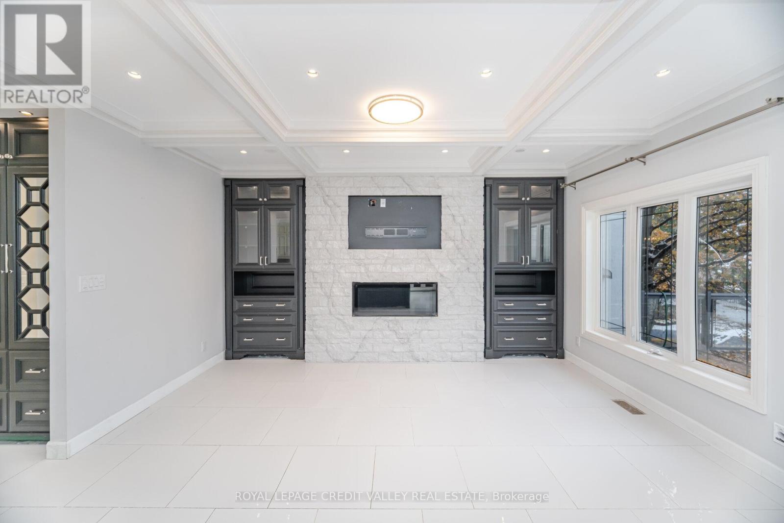 2 Huntingwood Court, Vaughan, Ontario L4H 1A7 - Photo 9 - N12571442