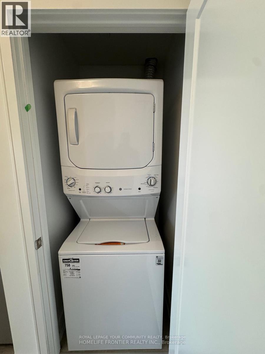 B708 - 715 Davis Drive, Newmarket, Ontario  L3Y 0J2 - Photo 4 - N12571582