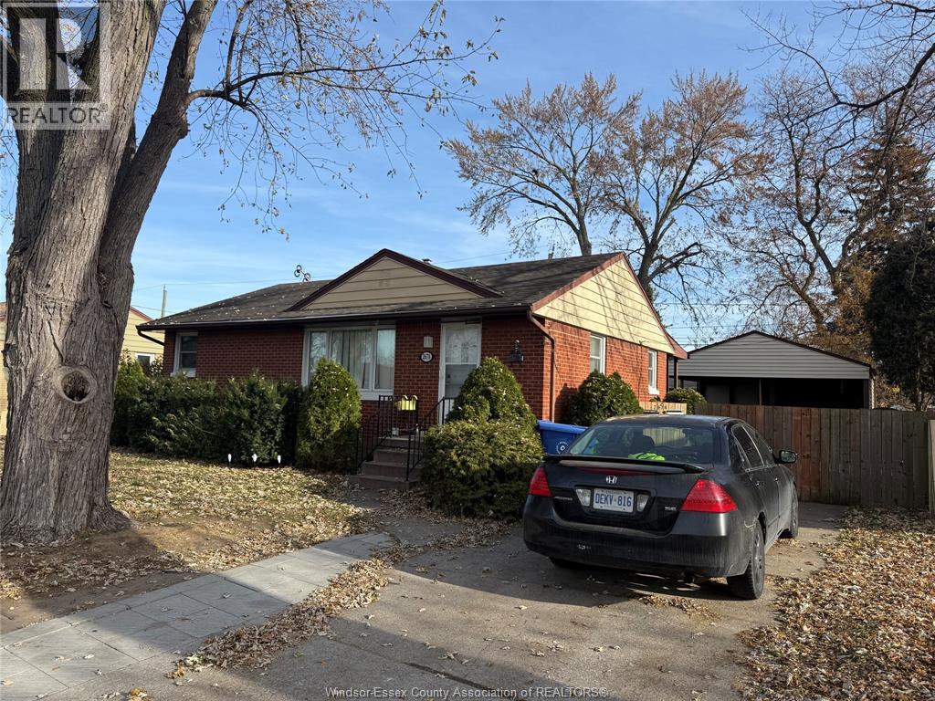 MLS# 25029436: 2678 ASKIN AVENUE, Windsor, Canada