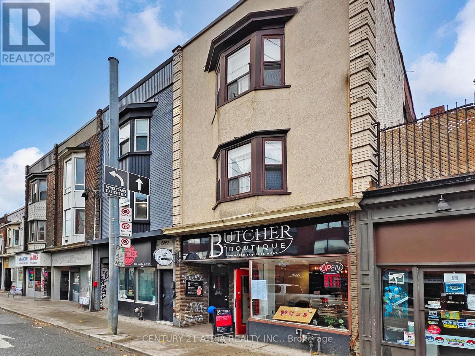 2245 DUNDAS STREET W, Toronto, Ontario