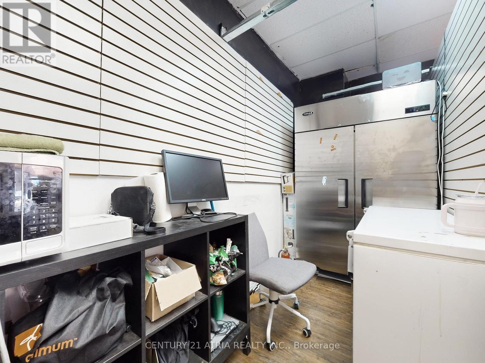 2245 Dundas Street W, Toronto, Ontario  M6R 1X6 - Photo 16 - W12571348