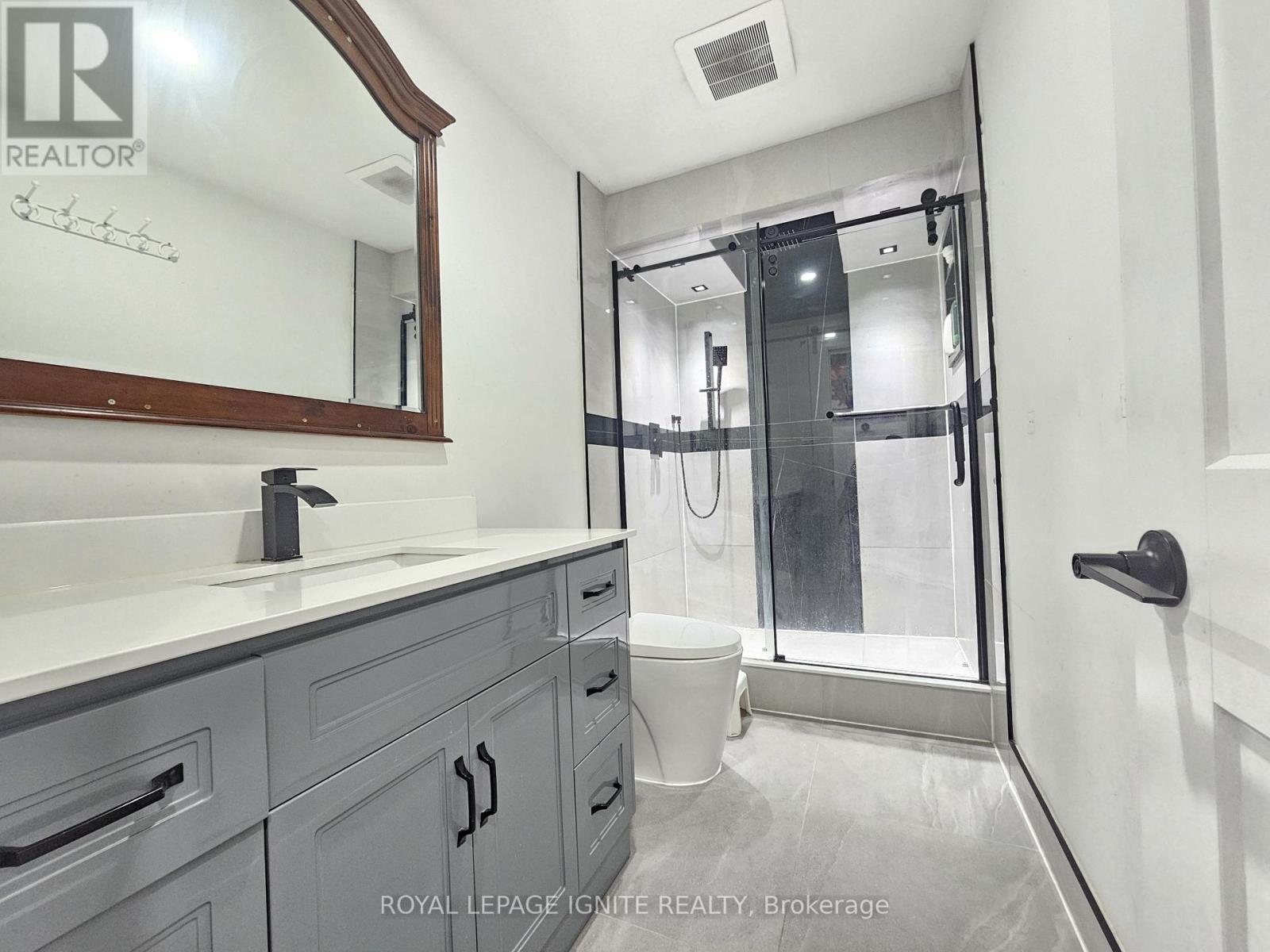 208 Plunkett Road, Toronto, Ontario  M9L 2J6 - Photo 11 - W12571390