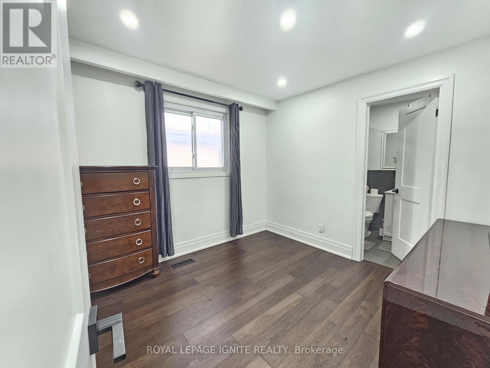 208 Plunkett Road, Toronto, Ontario  M9L 2J6 - Photo 14 - W12571390