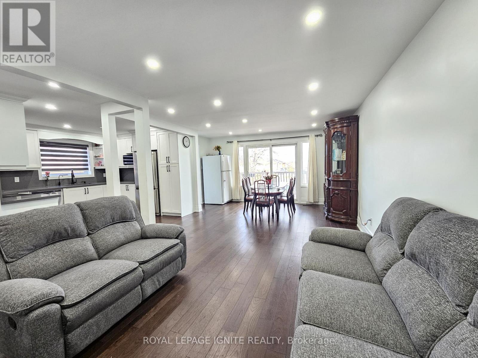 208 Plunkett Road, Toronto, Ontario  M9L 2J6 - Photo 4 - W12571390