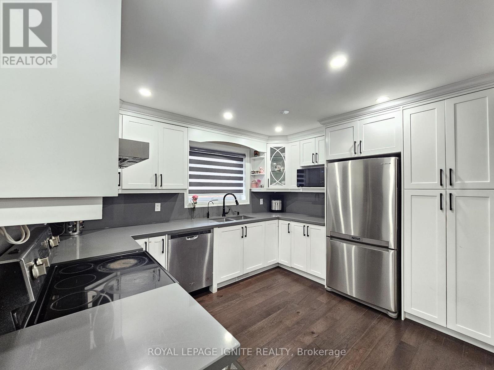 208 Plunkett Road, Toronto, Ontario  M9L 2J6 - Photo 6 - W12571390