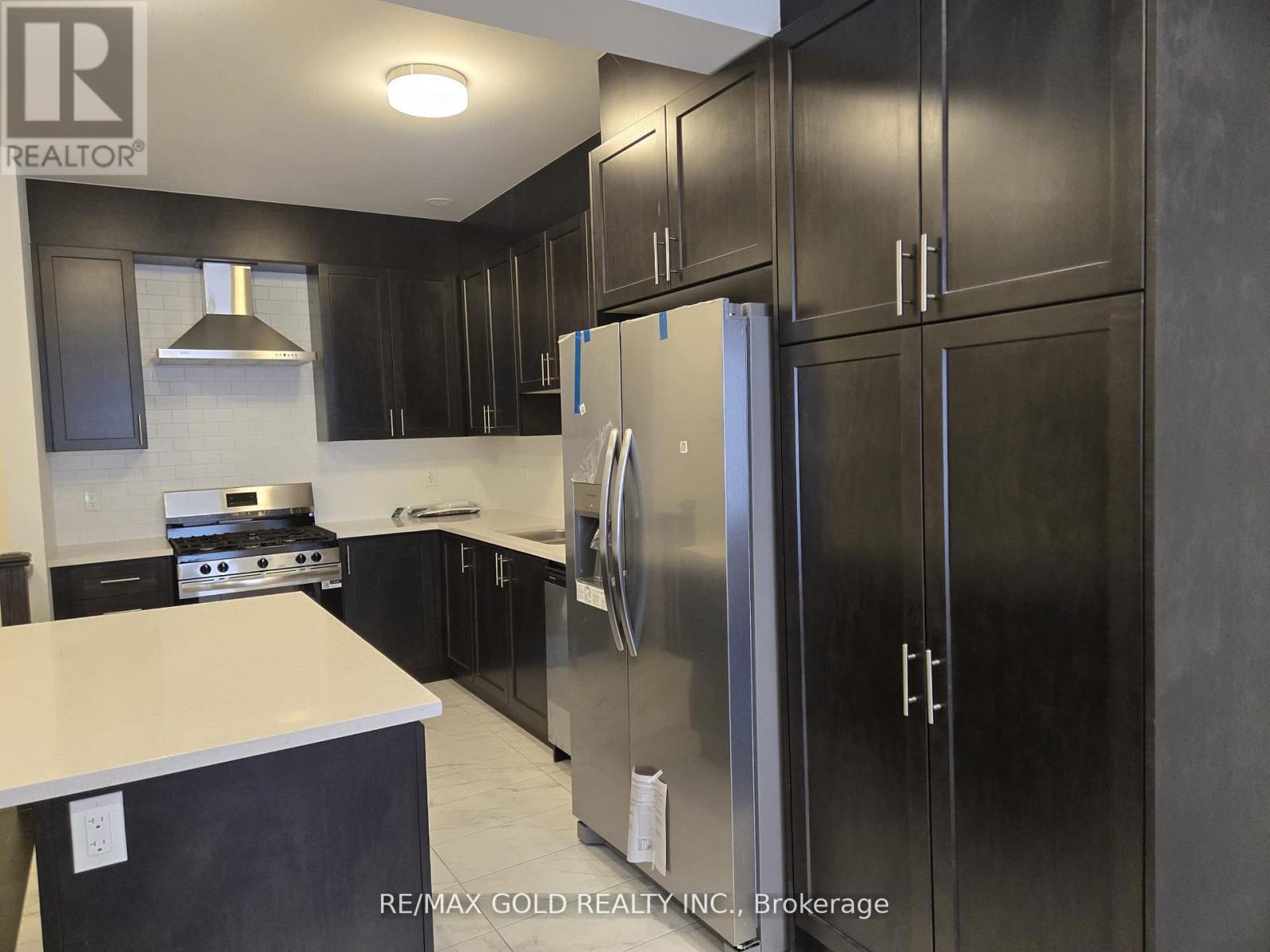 25 Moosehead Drive, Brampton, Ontario  L7A 5L9 - Photo 3 - W12571408