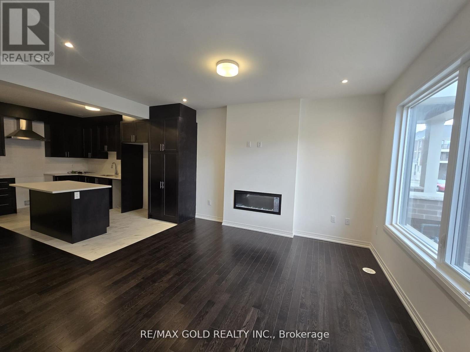 25 Moosehead Drive, Brampton, Ontario  L7A 5L9 - Photo 4 - W12571408