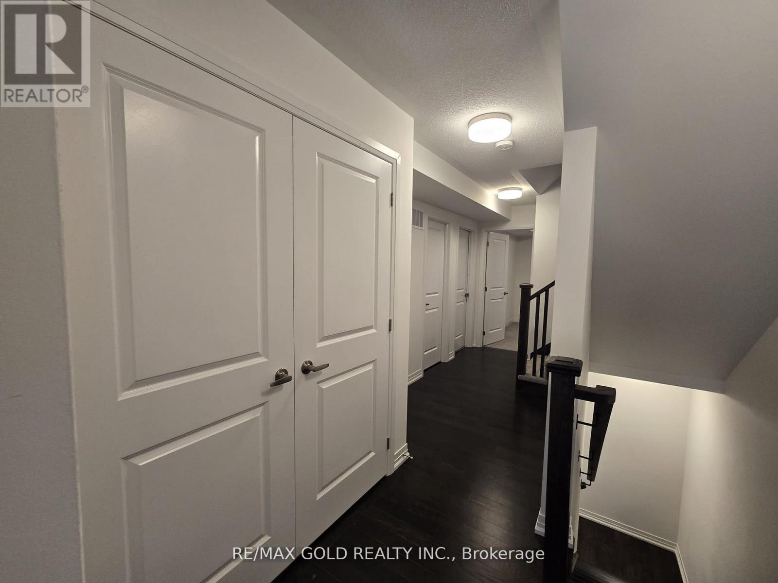 25 Moosehead Drive, Brampton, Ontario  L7A 5L9 - Photo 6 - W12571408