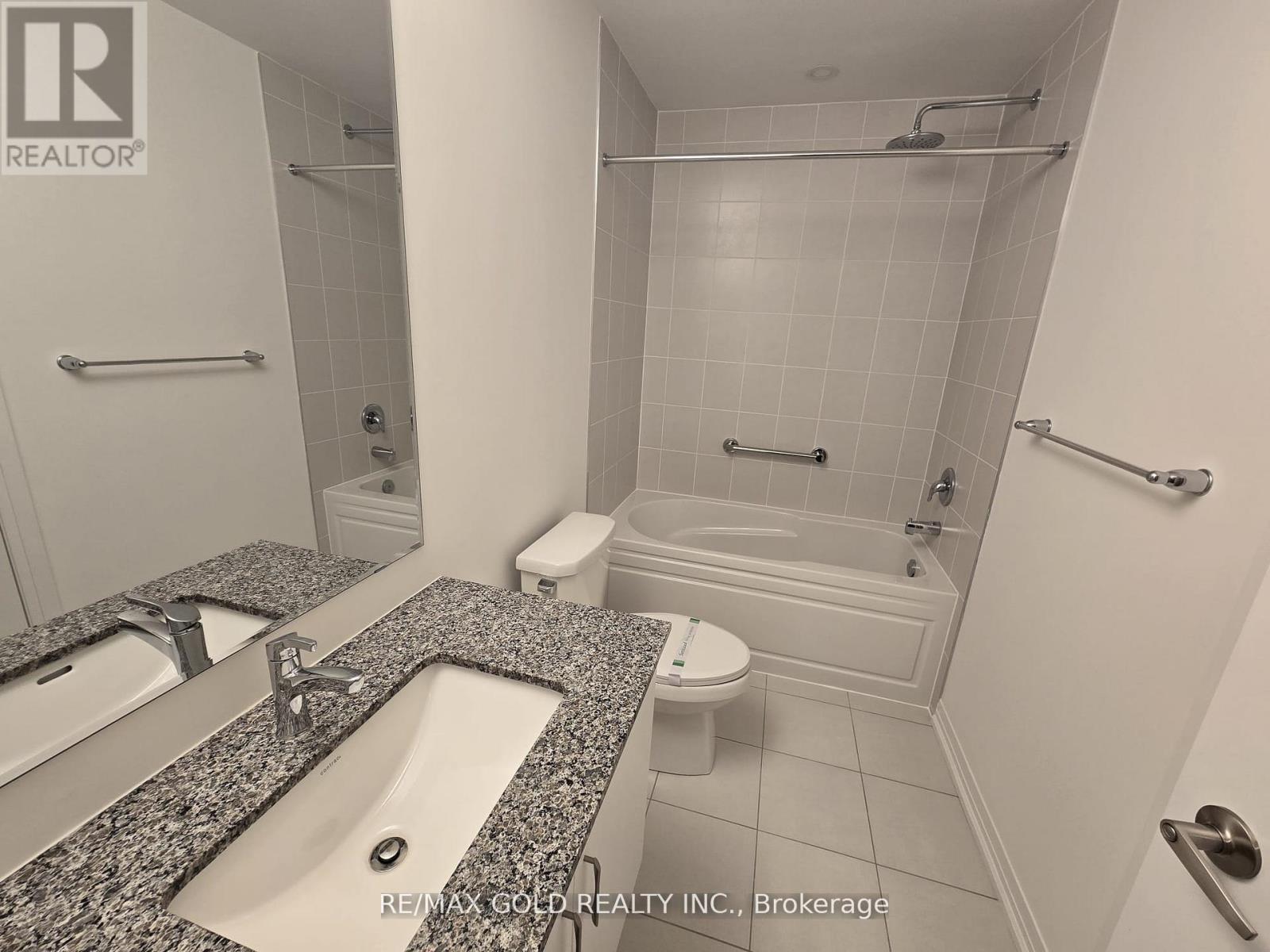 25 Moosehead Drive, Brampton, Ontario  L7A 5L9 - Photo 7 - W12571408