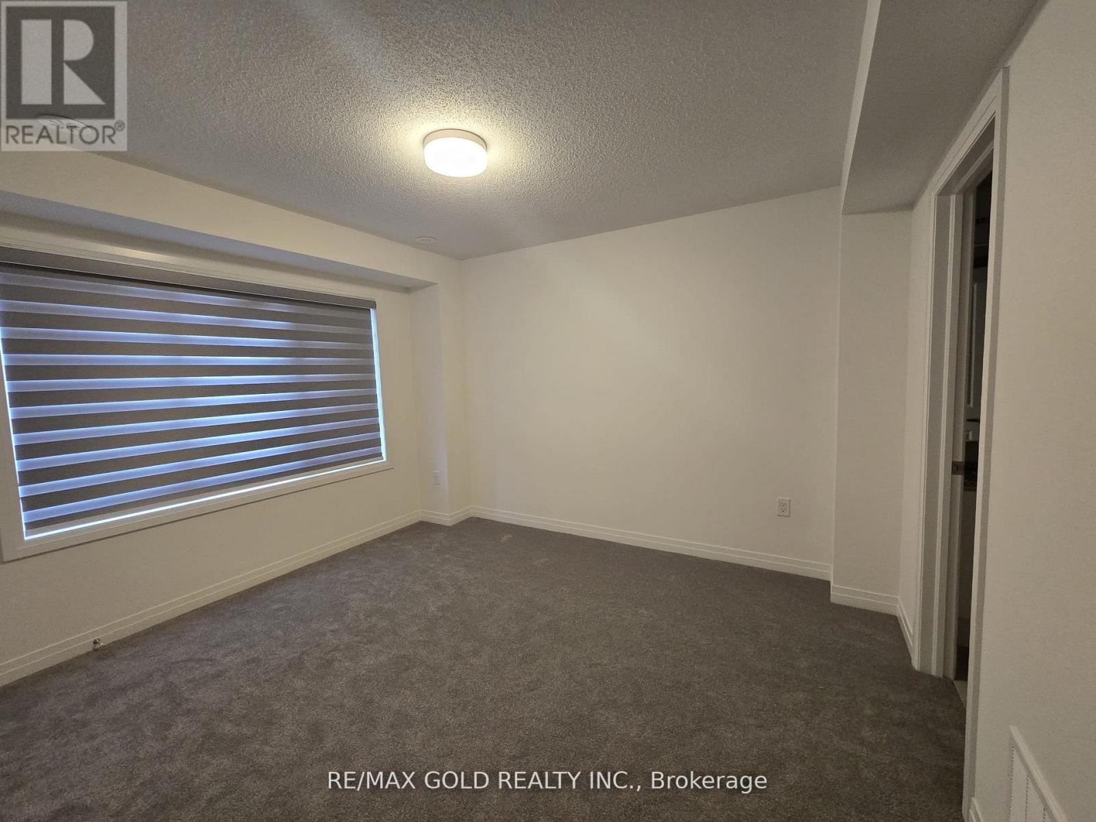 25 Moosehead Drive, Brampton, Ontario  L7A 5L9 - Photo 8 - W12571408