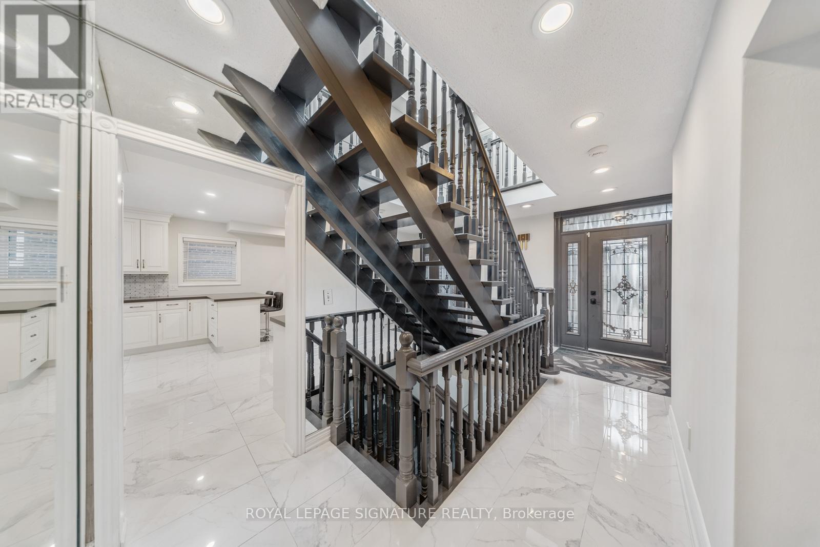 63 Collingdale Road, Toronto, Ontario  M9V 3R2 - Photo 10 - W12571414