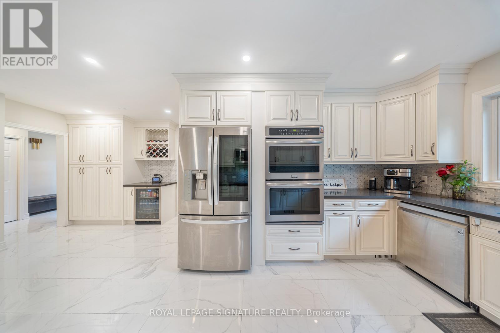 63 Collingdale Road, Toronto, Ontario  M9V 3R2 - Photo 14 - W12571414