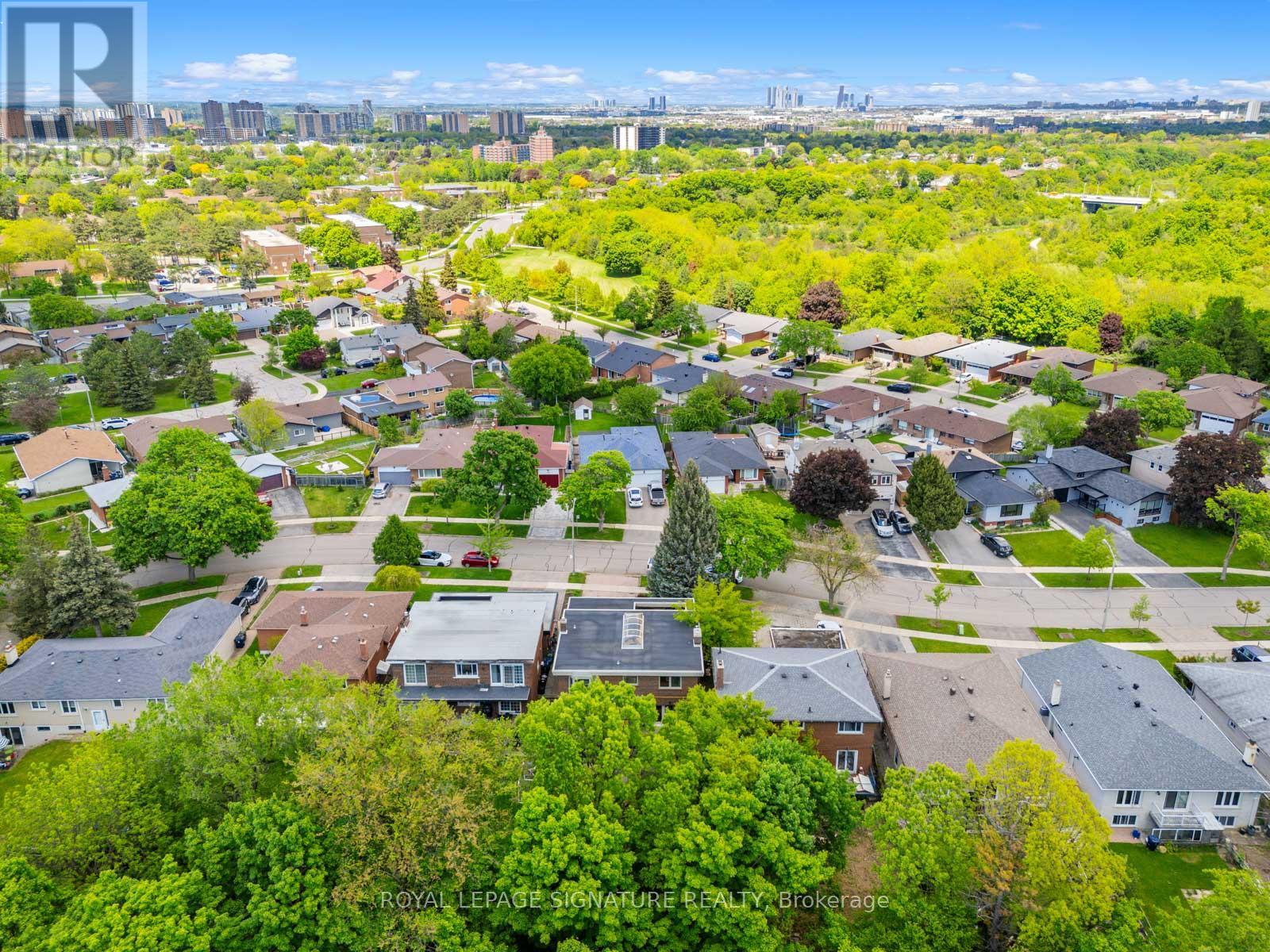 63 Collingdale Road, Toronto, Ontario  M9V 3R2 - Photo 49 - W12571414