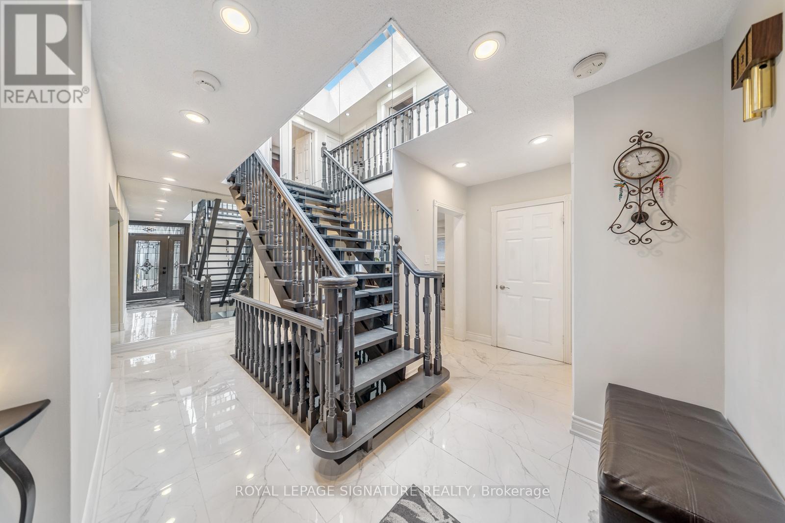 63 Collingdale Road, Toronto, Ontario  M9V 3R2 - Photo 6 - W12571414