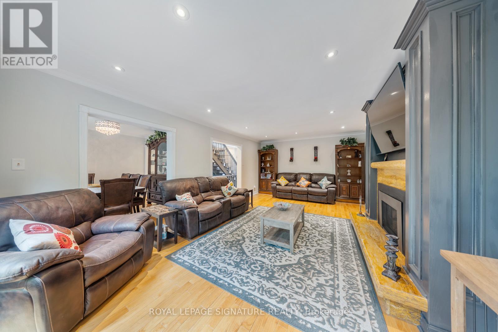 63 Collingdale Road, Toronto, Ontario  M9V 3R2 - Photo 9 - W12571414