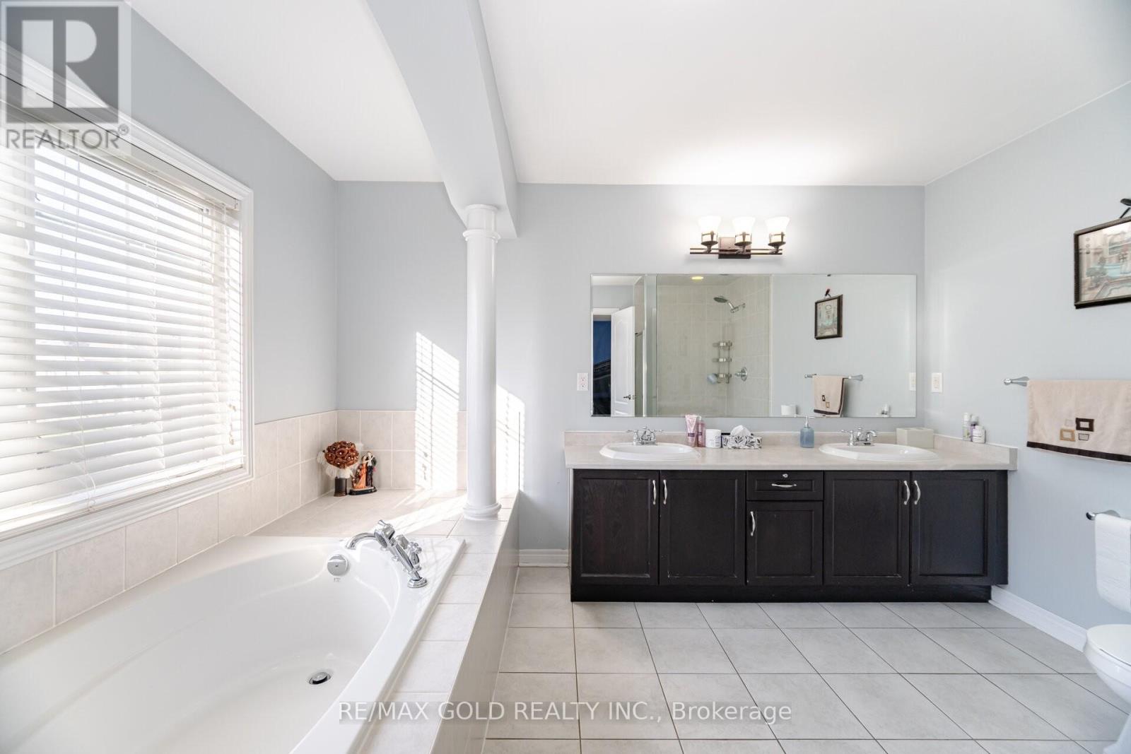 4 Fanfare Place, Brampton, Ontario  L6P 3E2 - Photo 13 - W12571482