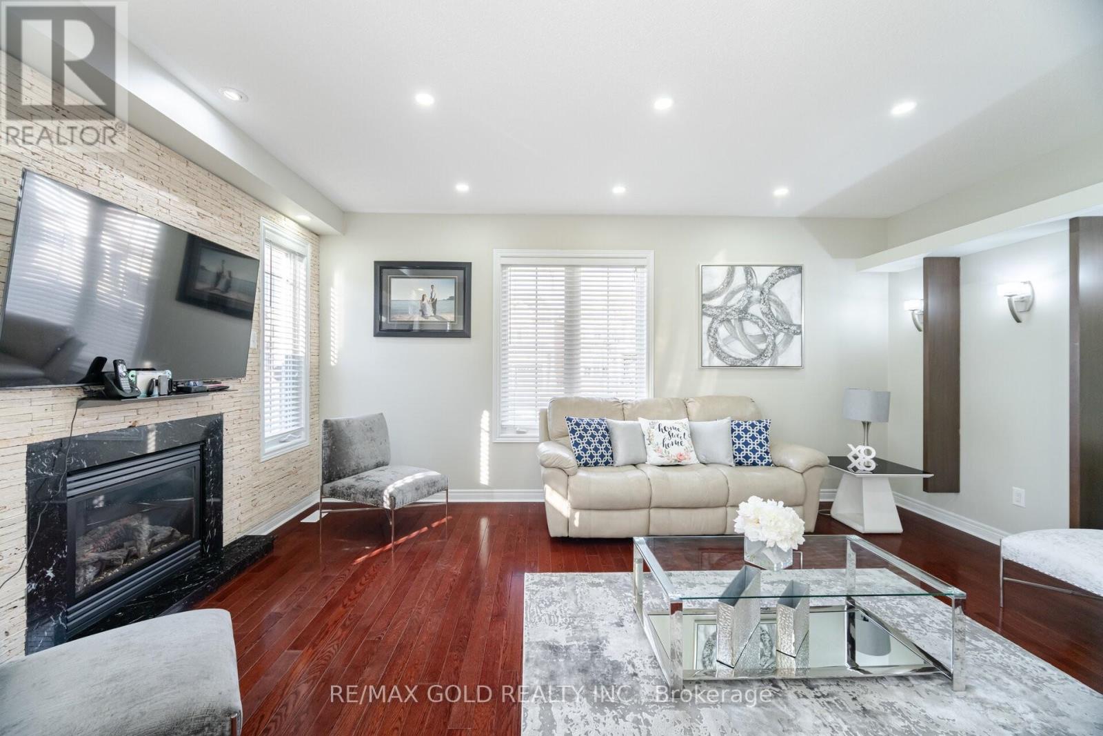 4 Fanfare Place, Brampton, Ontario  L6P 3E2 - Photo 6 - W12571482