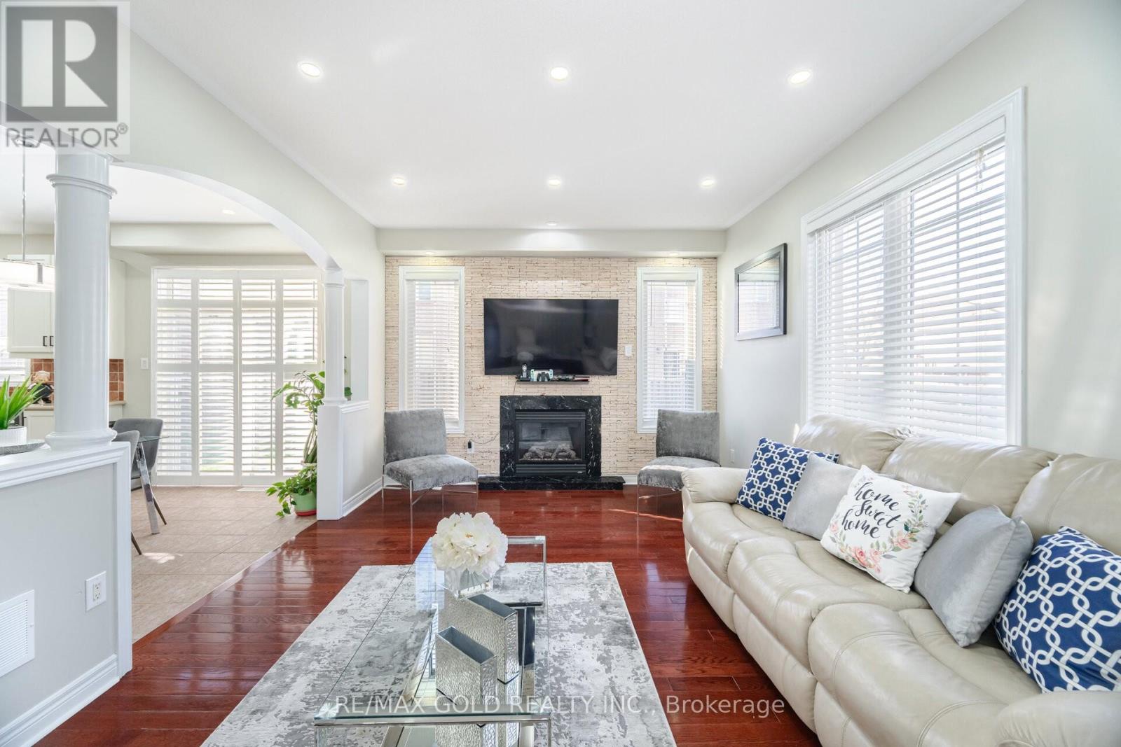 4 Fanfare Place, Brampton, Ontario  L6P 3E2 - Photo 7 - W12571482