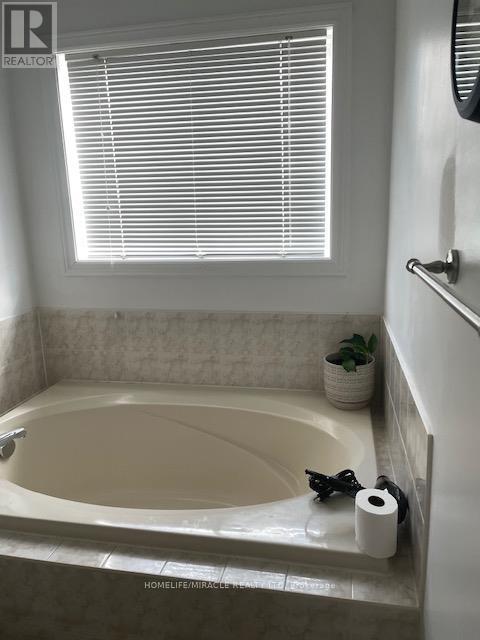 3480 Fountain Park Avenue, Mississauga, Ontario  L5M 7E5 - Photo 23 - W12571528