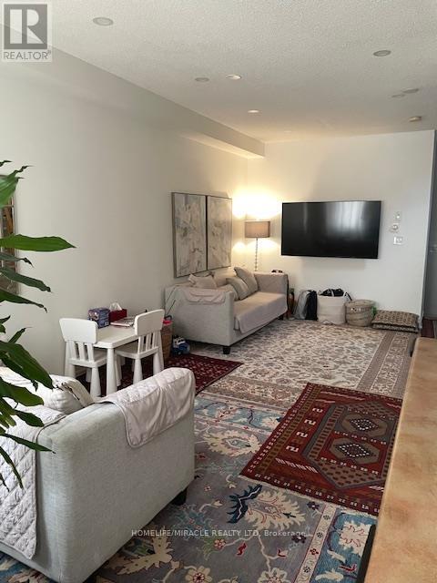 3480 Fountain Park Avenue, Mississauga, Ontario  L5M 7E5 - Photo 3 - W12571528