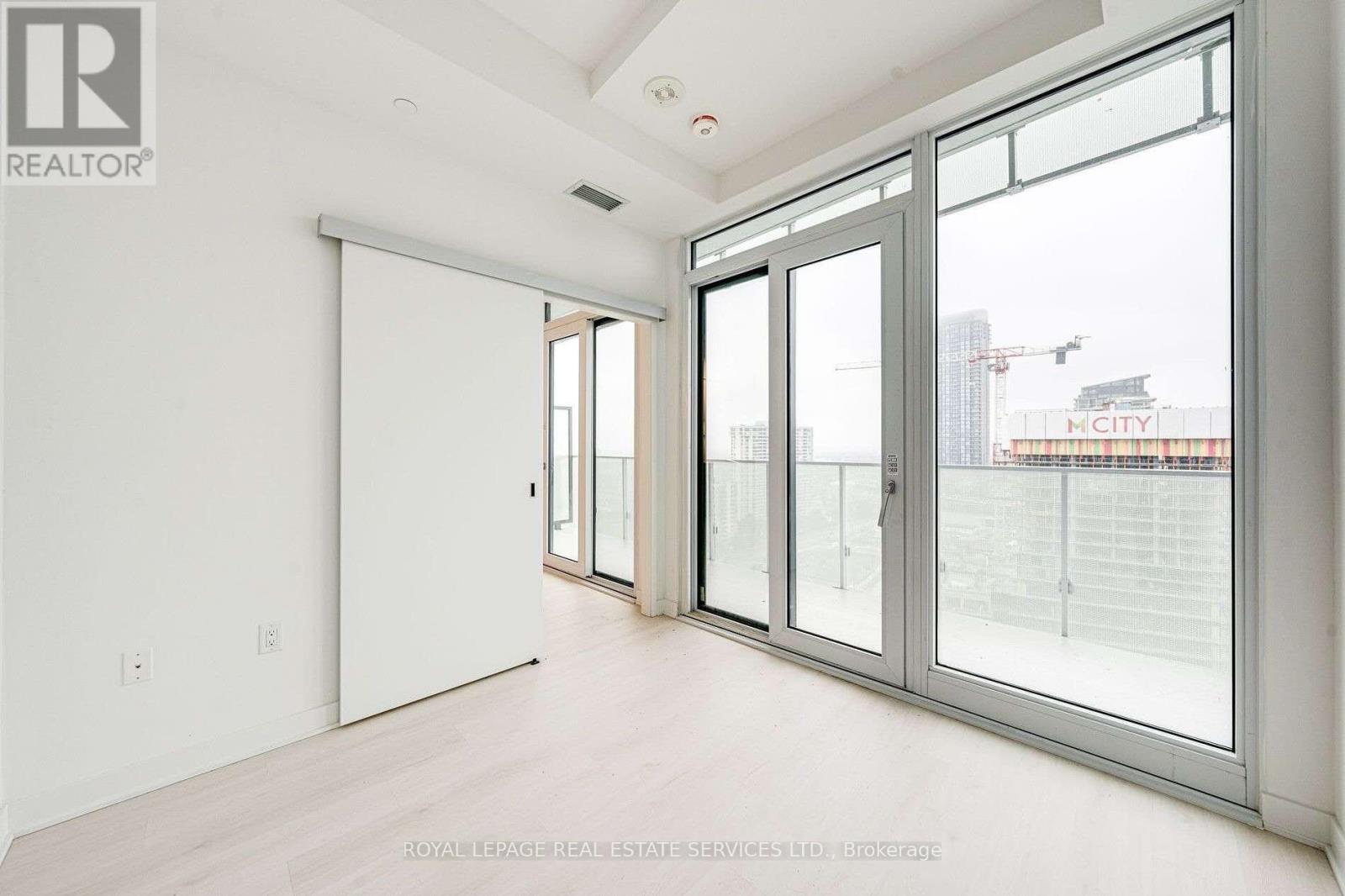 1908 - 3900 Confederation Parkway, Mississauga, Ontario  L5B 0M3 - Photo 10 - W12571530