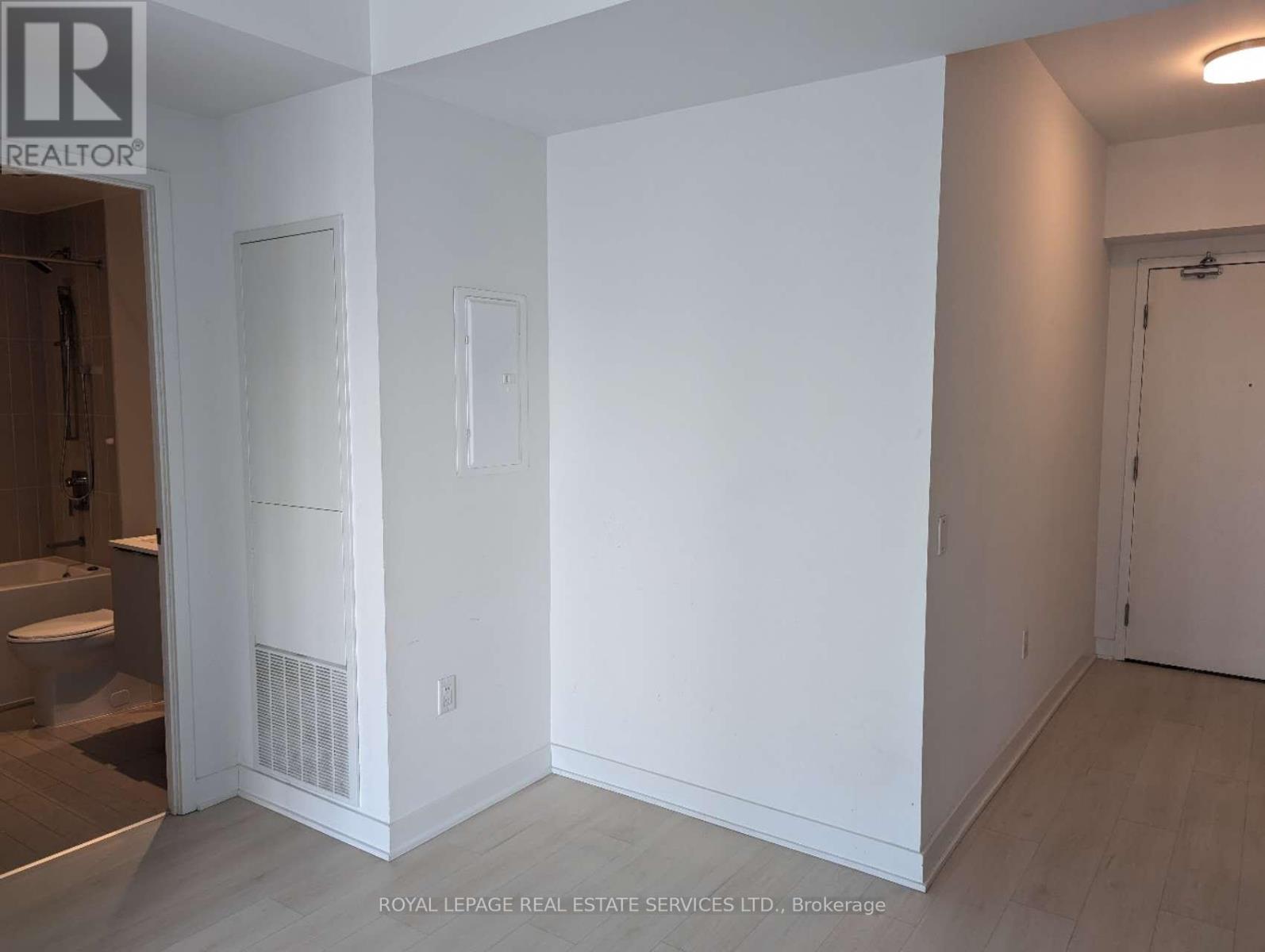 1908 - 3900 Confederation Parkway, Mississauga, Ontario  L5B 0M3 - Photo 13 - W12571530