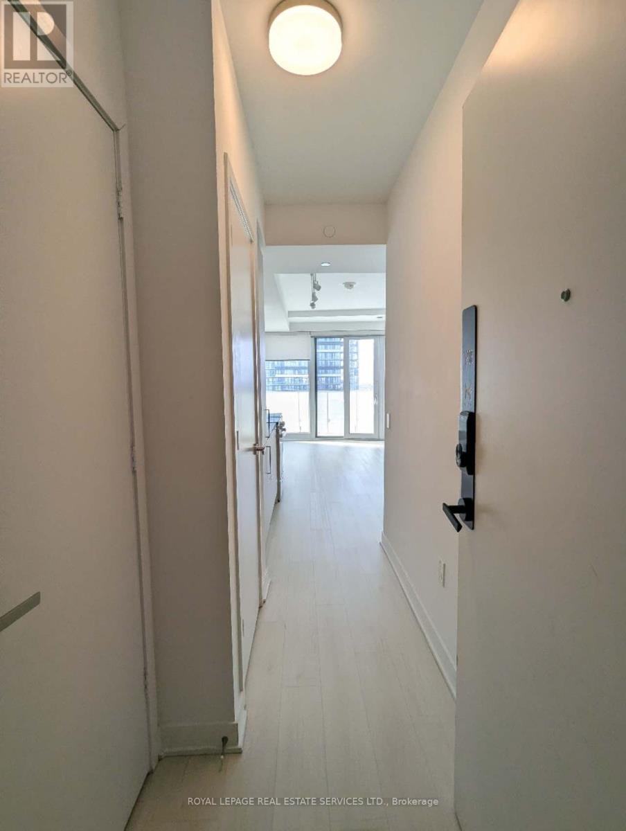 1908 - 3900 Confederation Parkway, Mississauga, Ontario  L5B 0M3 - Photo 4 - W12571530