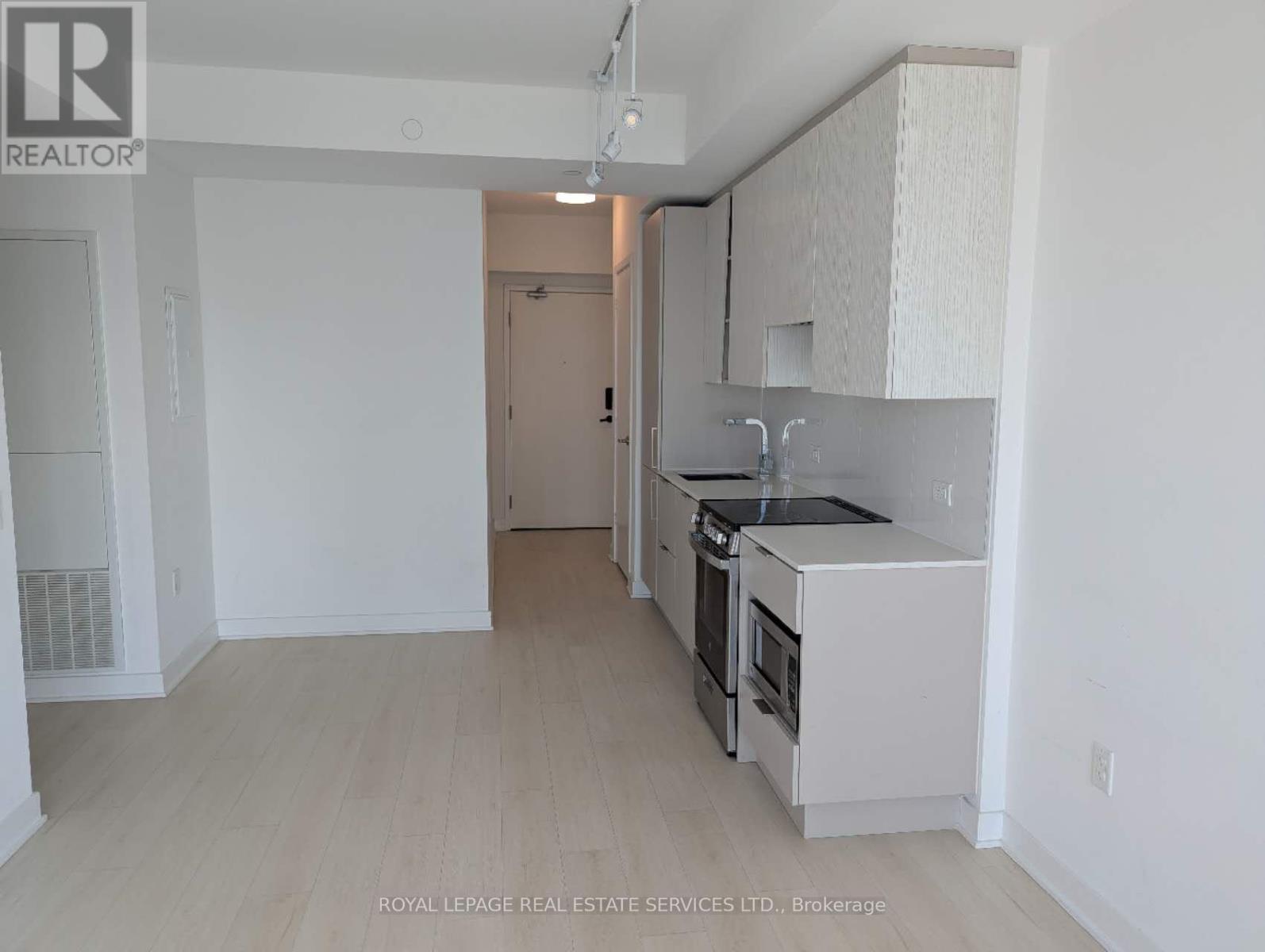 1908 - 3900 Confederation Parkway, Mississauga, Ontario  L5B 0M3 - Photo 5 - W12571530