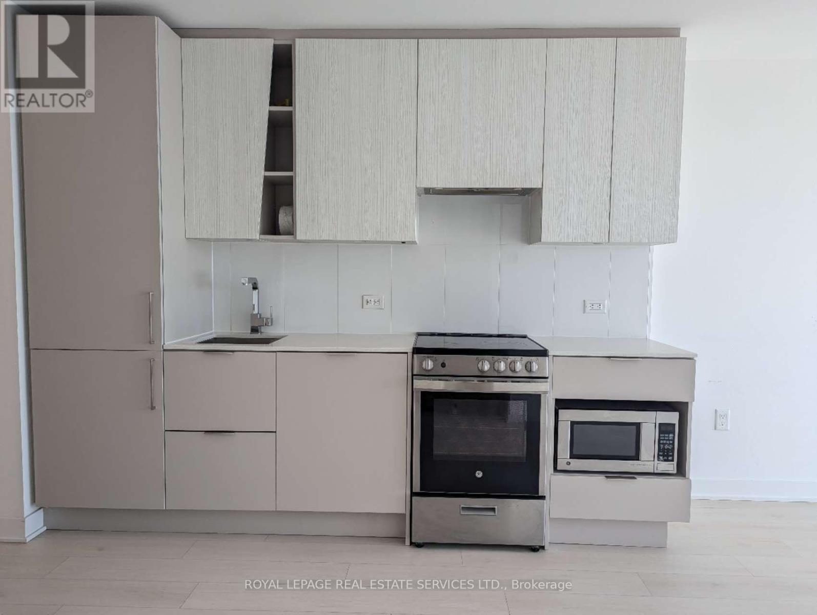 1908 - 3900 Confederation Parkway, Mississauga, Ontario  L5B 0M3 - Photo 8 - W12571530