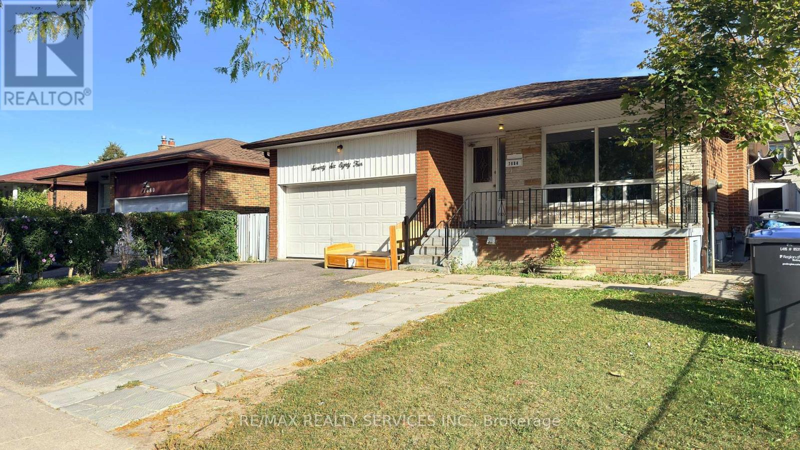 7684 Netherwood Road, Mississauga, Ontario  L4T 2P1 - Photo 2 - W12571570