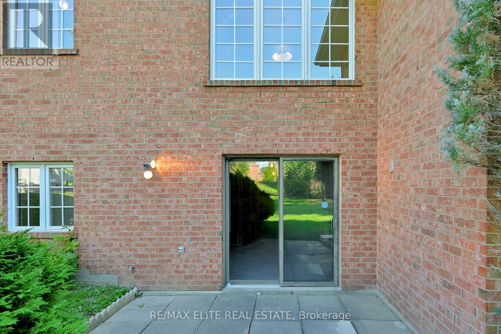 61 Beaufort Hills Road, Richmond Hill, Ontario  L4E 2N3 - Photo 34 - N12571474