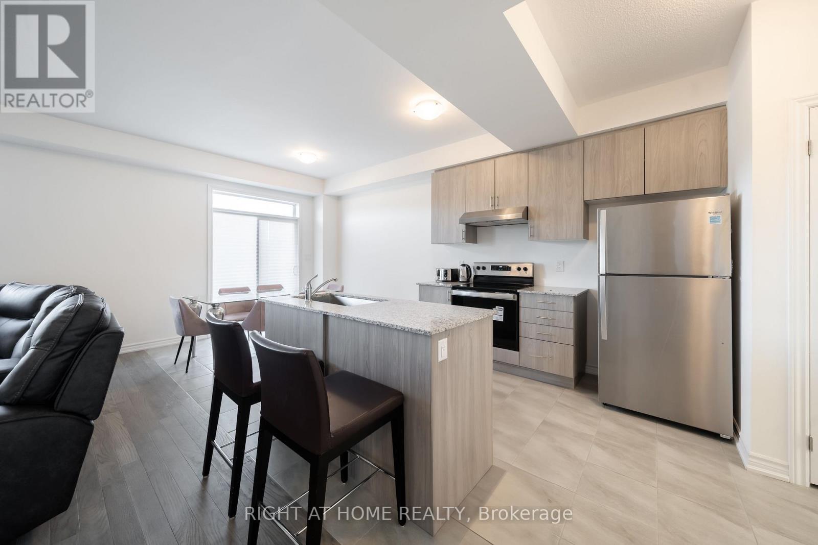 32 Hillcroft Way, Kawartha Lakes, Ontario  K0M 1A0 - Photo 11 - X12433807