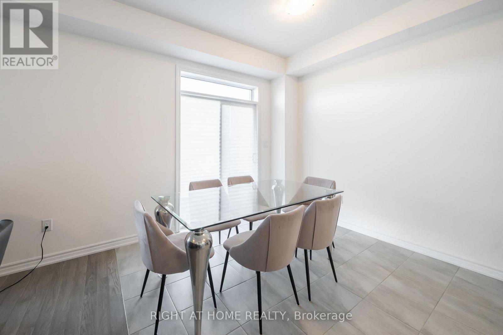 32 Hillcroft Way, Kawartha Lakes, Ontario  K0M 1A0 - Photo 12 - X12433807