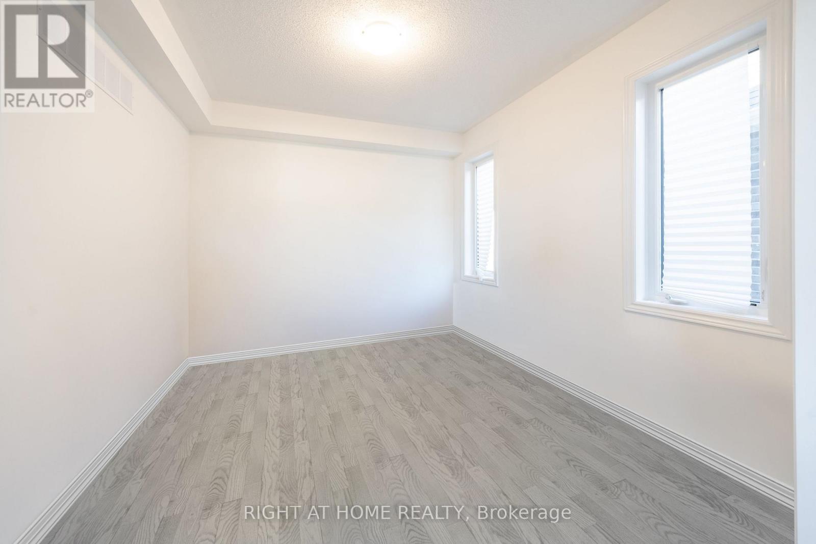 32 Hillcroft Way, Kawartha Lakes, Ontario  K0M 1A0 - Photo 16 - X12433807