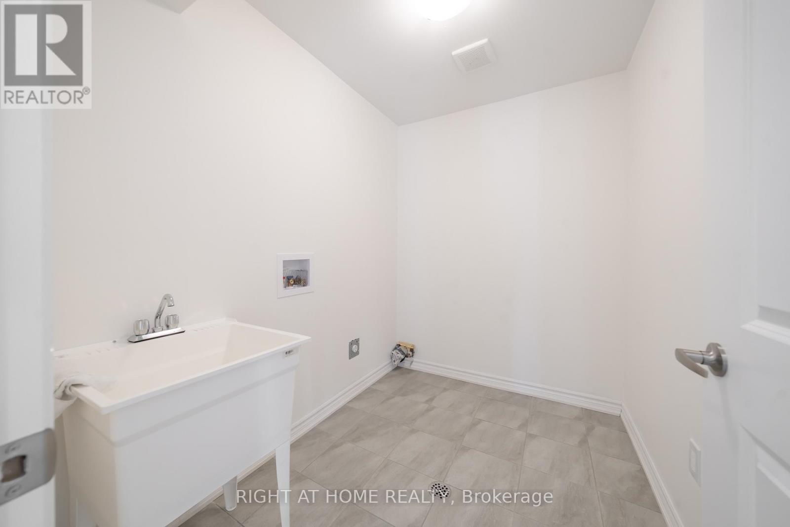 32 Hillcroft Way, Kawartha Lakes, Ontario  K0M 1A0 - Photo 27 - X12433807