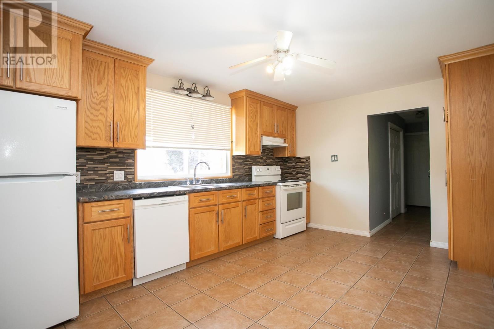 84 Wallace Ter, Sault Ste. Marie, Ontario  P6C 1K3 - Photo 4 - SM253332