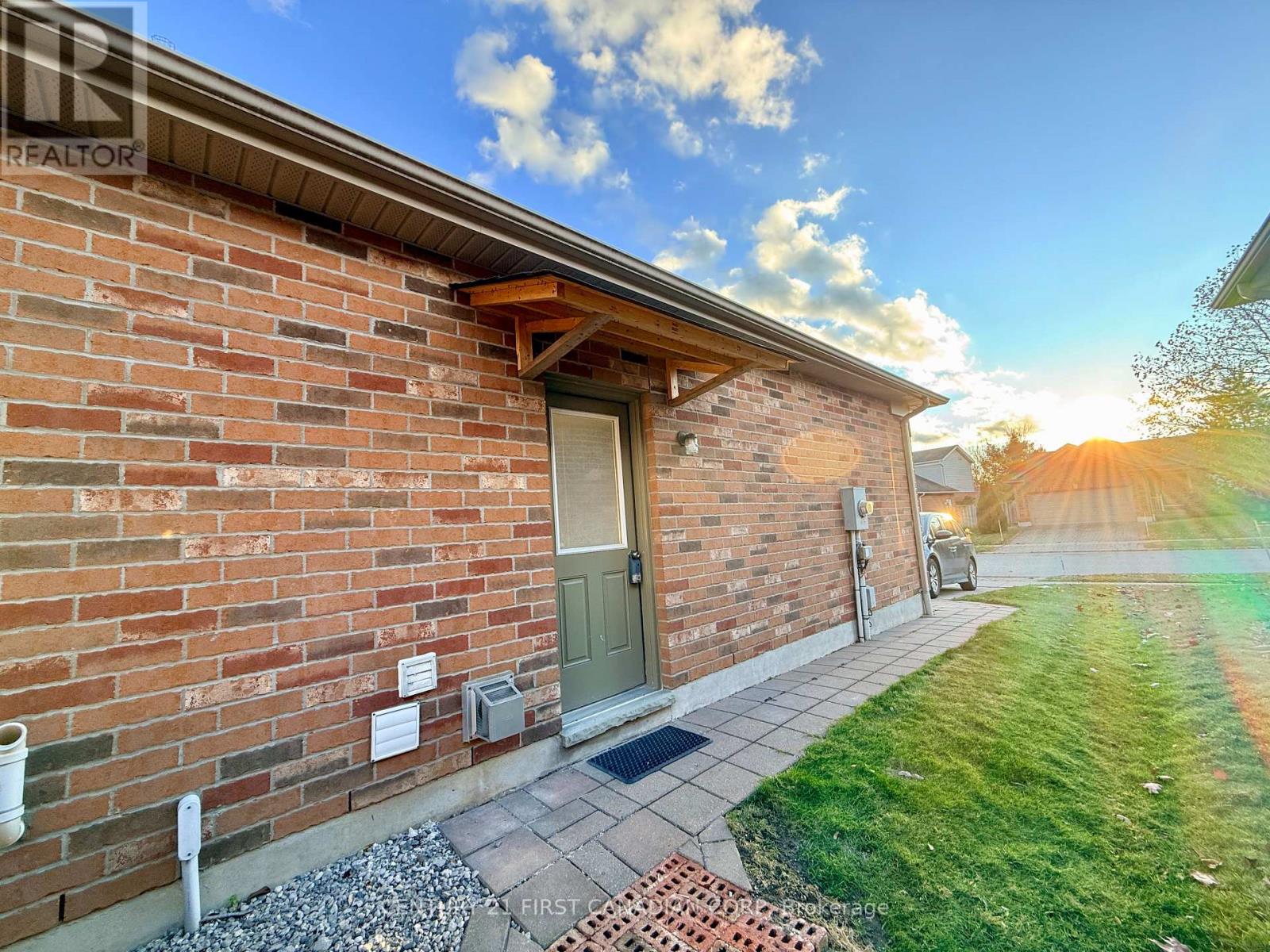 Lower - 1744 Louise Boulevard, London North, Ontario  N6G 5E7 - Photo 3 - X12571668