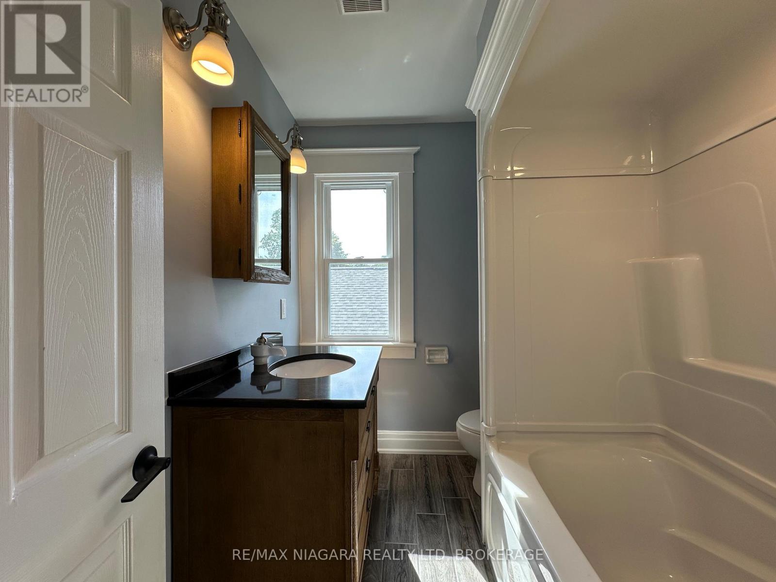 Unit B - 27 Water Street, St. Catharines, Ontario  L2R 4T6 - Photo 14 - X12448229