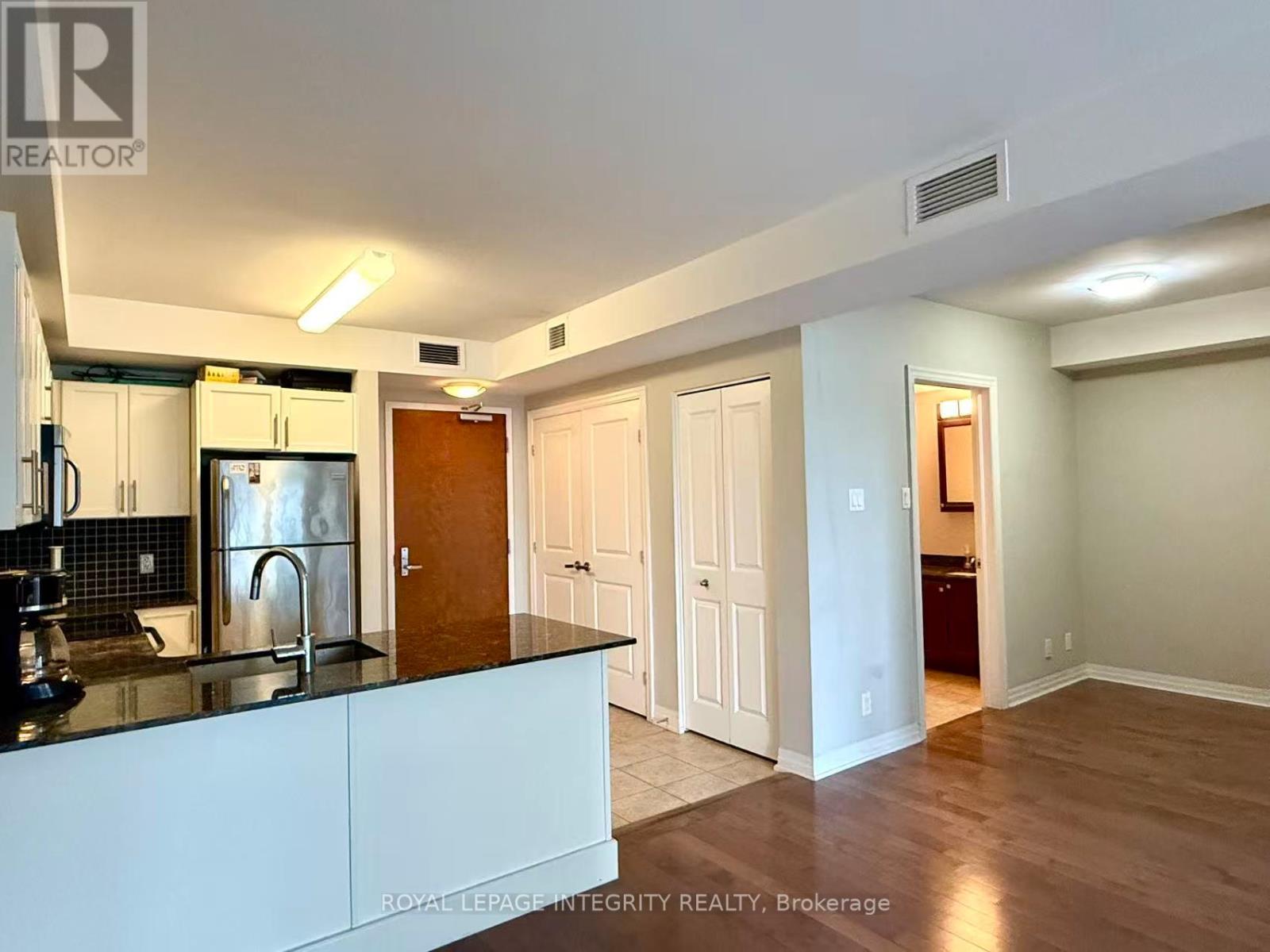 1203 - 242 Rideau Street, Ottawa, Ontario  K1N 0B6 - Photo 7 - X12571602