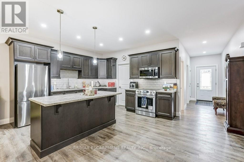 273 Queen Street W, North Perth, Ontario  N0G 1B0 - Photo 7 - X12571350