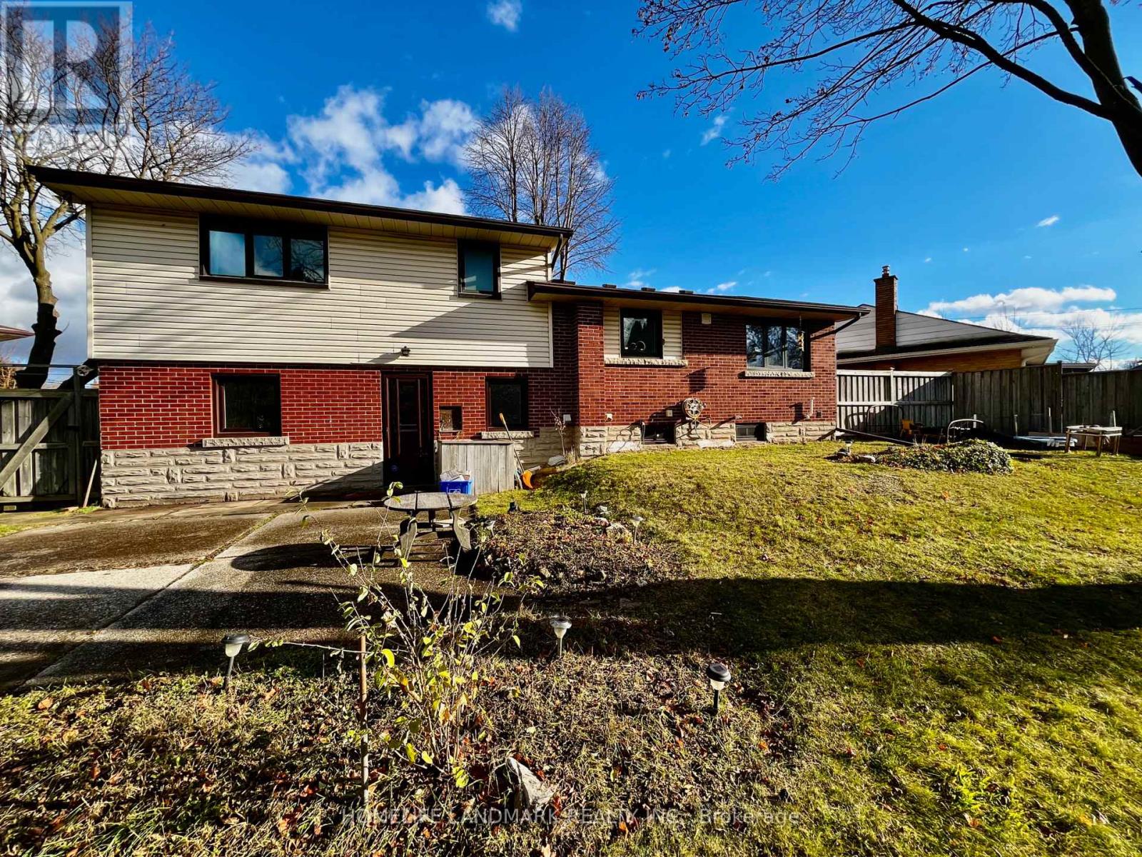 288 Cedar Crescent, Cambridge, Ontario  N1S 1X1 - Photo 4 - X12571410