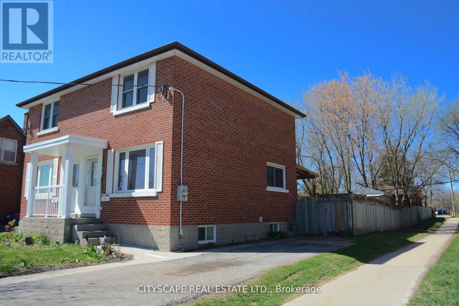 258 Lorne Avenue, Kitchener, Ontario  N2M 3Y8 - Photo 2 - X12571552