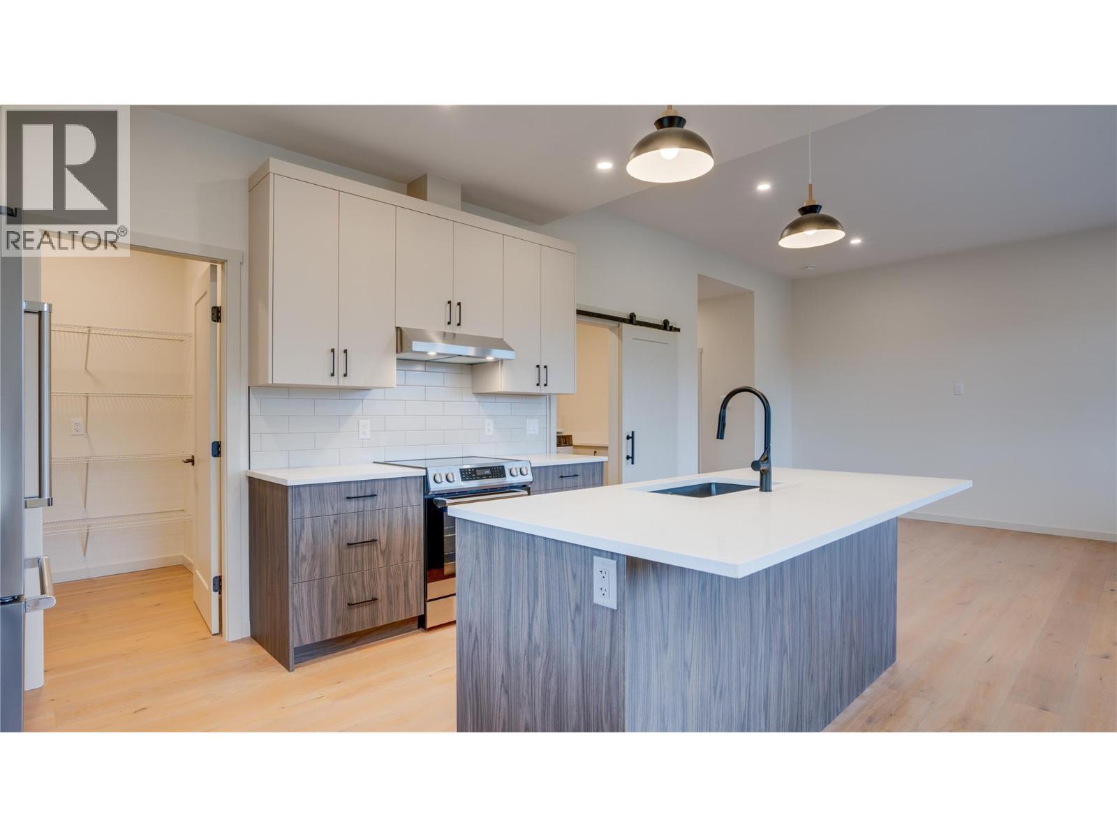 2123 Mountain View Avenue, Lumby, British Columbia  V0E 2G0 - Photo 16 - 10369445