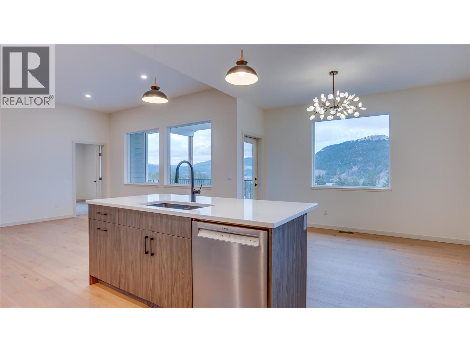 2123 Mountain View Avenue, Lumby, British Columbia  V0E 2G0 - Photo 17 - 10369445